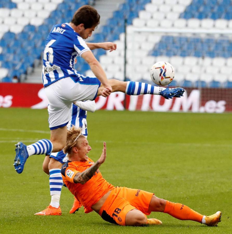 Las mejores imágenes del partido entre la Real Sociedad y el Valencia CF en el Reale Arena