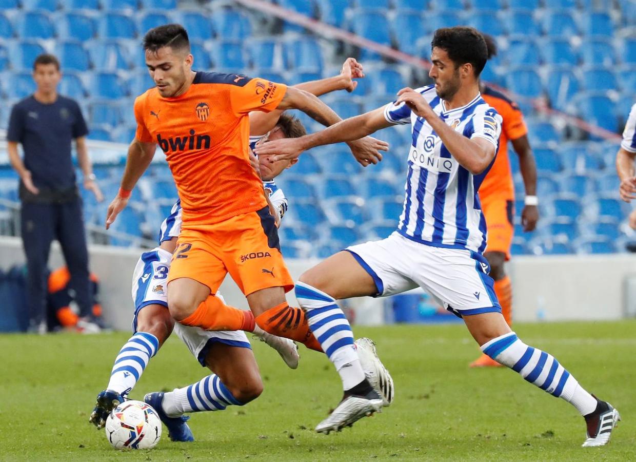 Las mejores imágenes del partido entre la Real Sociedad y el Valencia CF en el Reale Arena