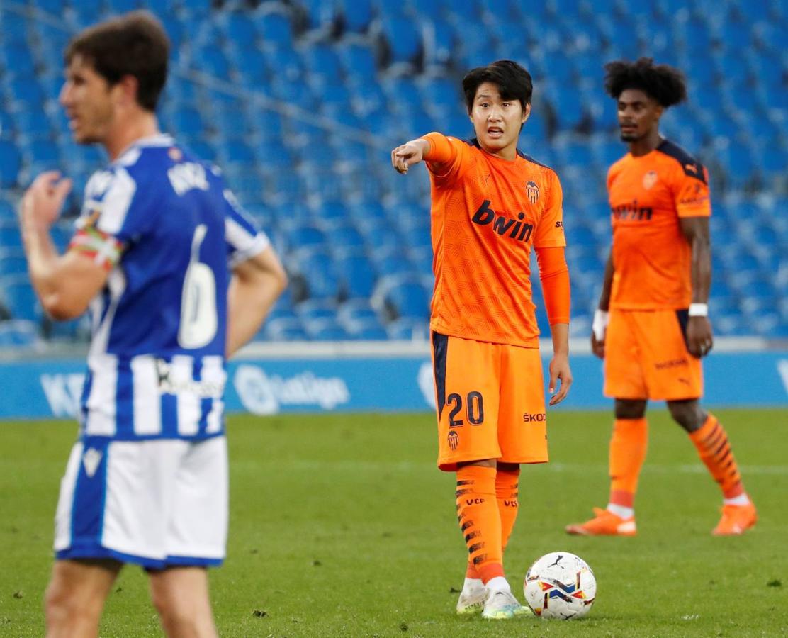 Las mejores imágenes del partido entre la Real Sociedad y el Valencia CF en el Reale Arena