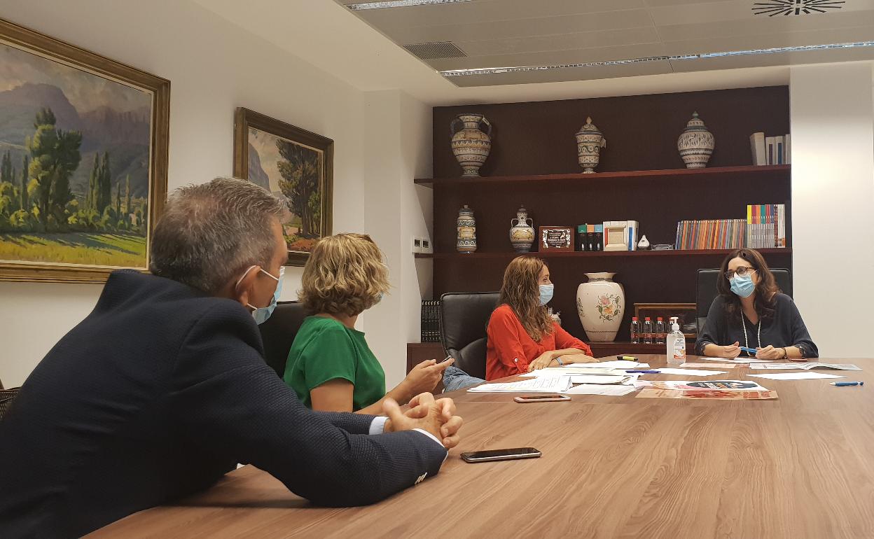 Reunión en Carlet con la secretaria autonómica de Salud Pública. 