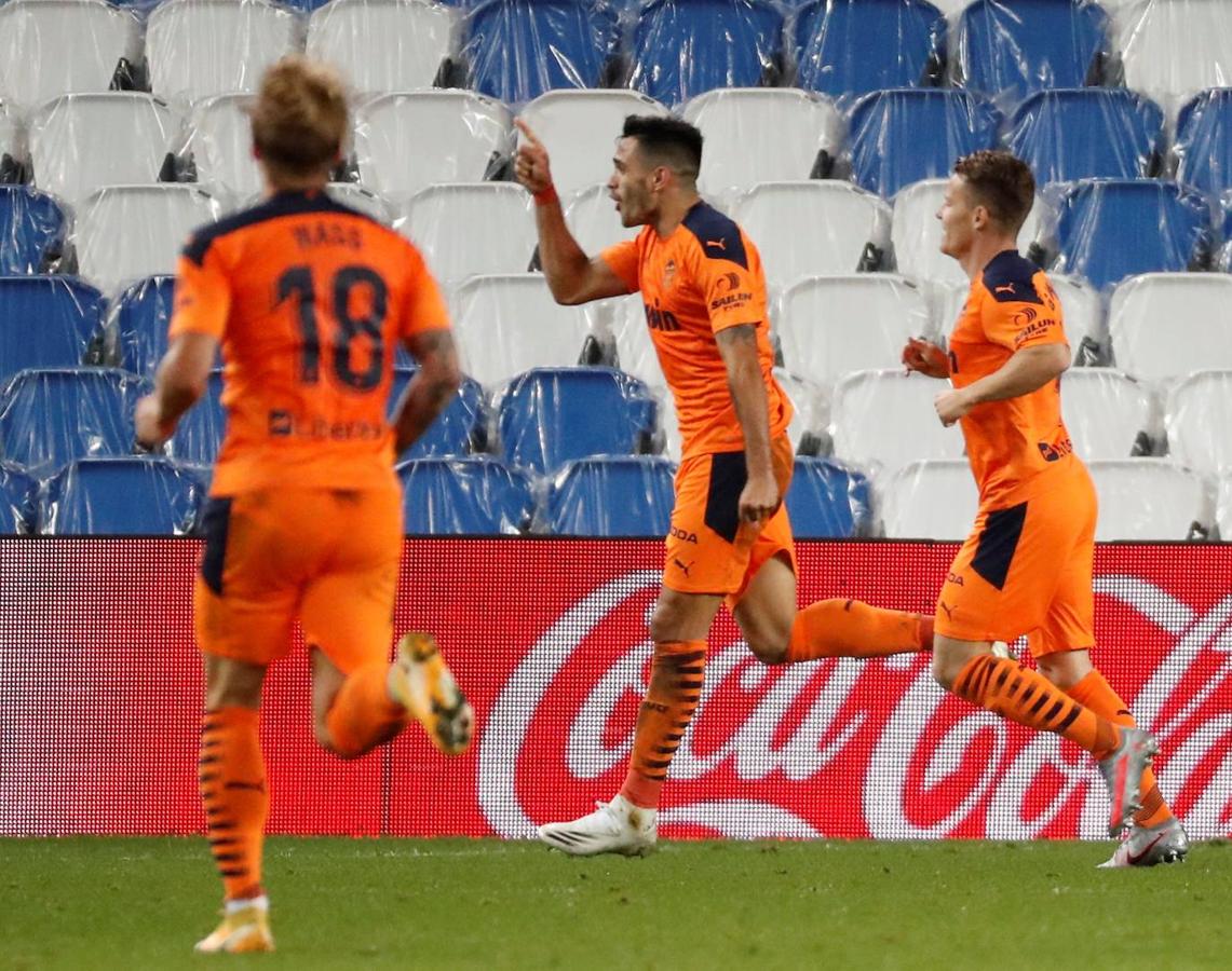 Las mejores imágenes del partido entre la Real Sociedad y el Valencia CF en el Reale Arena