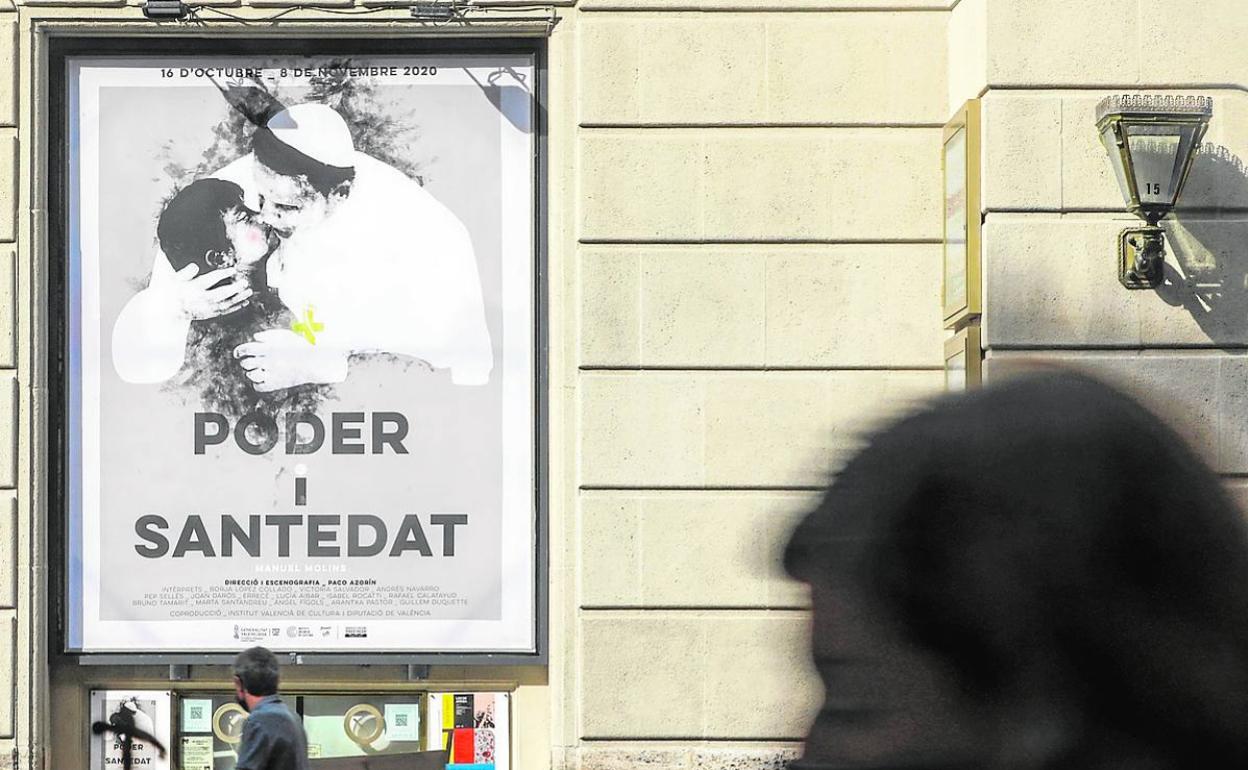 Cartel de la obra 'Poder i Santedat`en el Teatro Principal. 