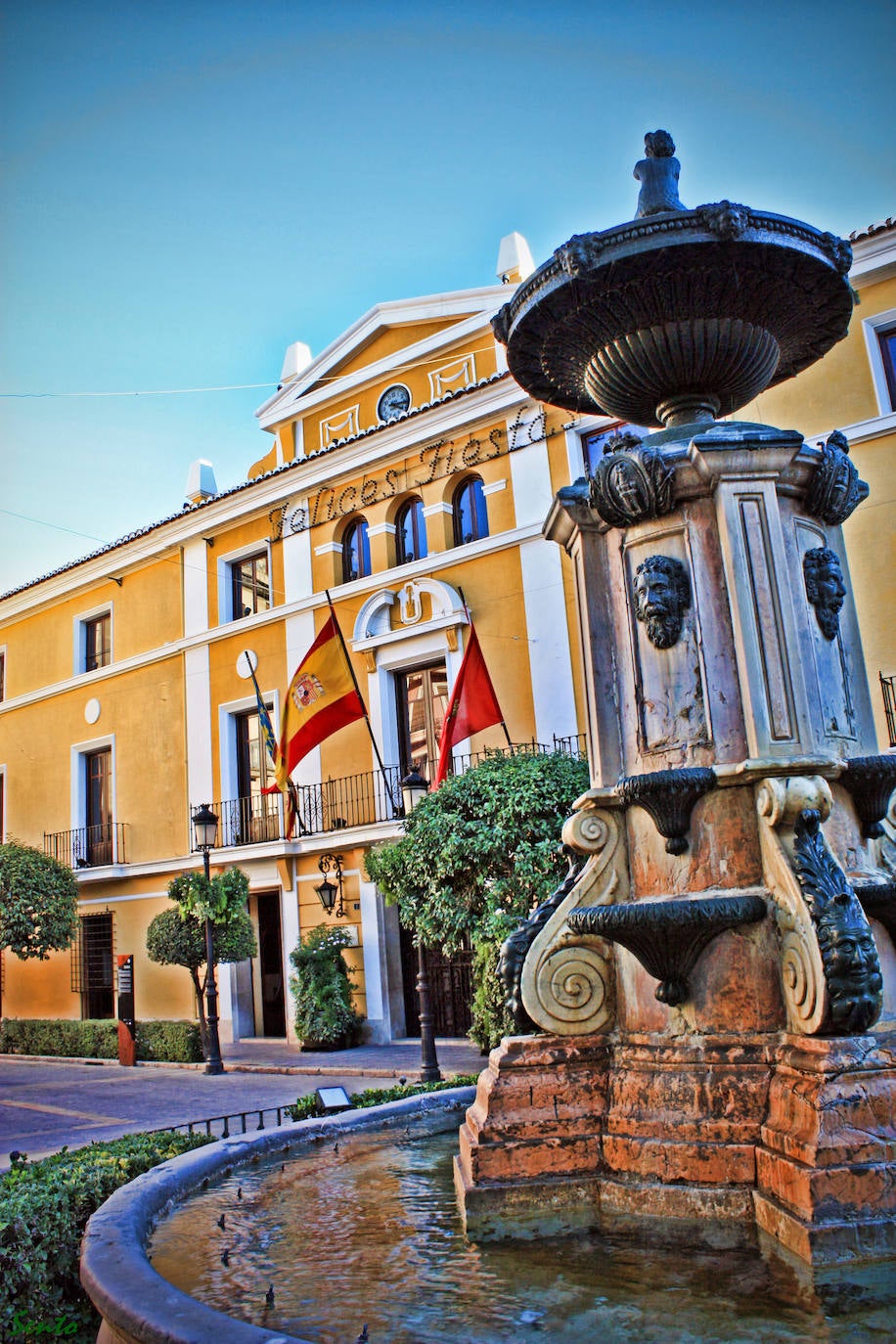 Segorbe es un lugar ideal para realizar una escapada en familia, amigos o en grupo. Se trata de una ciudad donde podrá conocer la época Medieval recorriendo sus calles, edificios y museos.