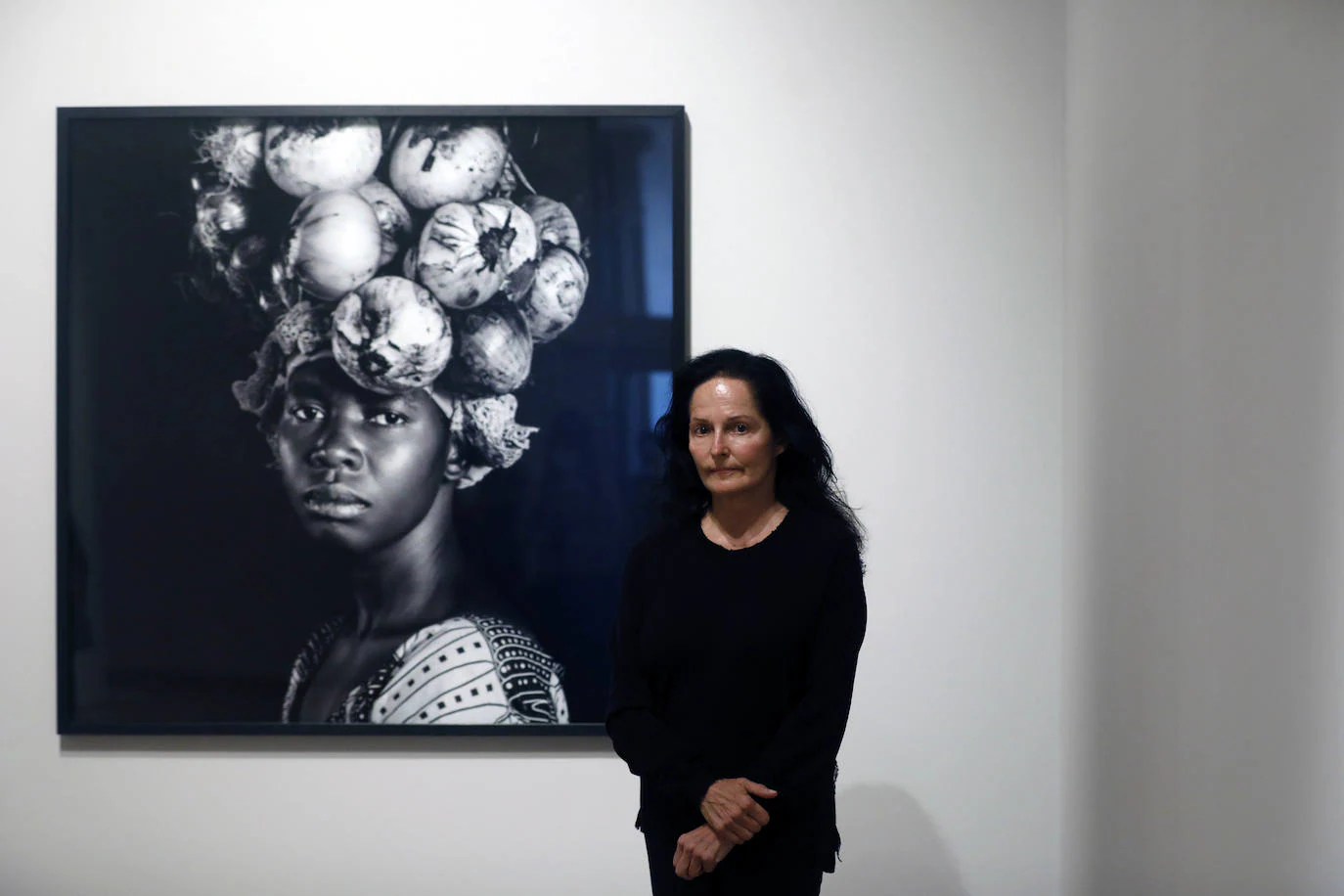 La exposición 'Mujeres del Congo' es un conjunto de 27 imágenes en blanco y negro de mujeres y niñas supervivientes de la violencia en el país africano. Se trata de una muestra de Isabel Muñoz, Premio Nacional de Fotografía que puede visitarse en la sala Martínez Guerricabeitia de la Nau de la Universitat de València (UV).