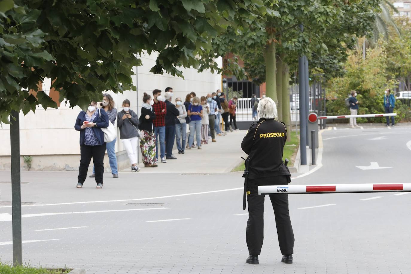 Confinados en la residencia Galileo Galilei y pruebas PCR en la UPV tras detectar 28 positivos de coronavirus. 