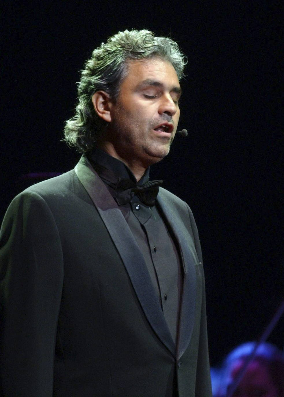 El tenor italiano Andrea Bocelli afirma haber estado enfermo de forma leve en marzo. 