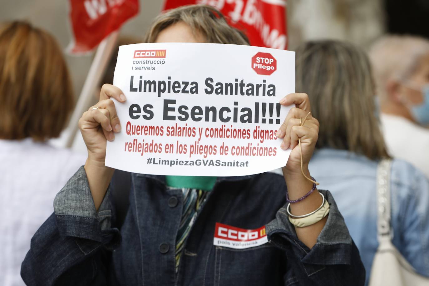 Concentración en Valencia del personal de limpieza de hospitales y centros de salud