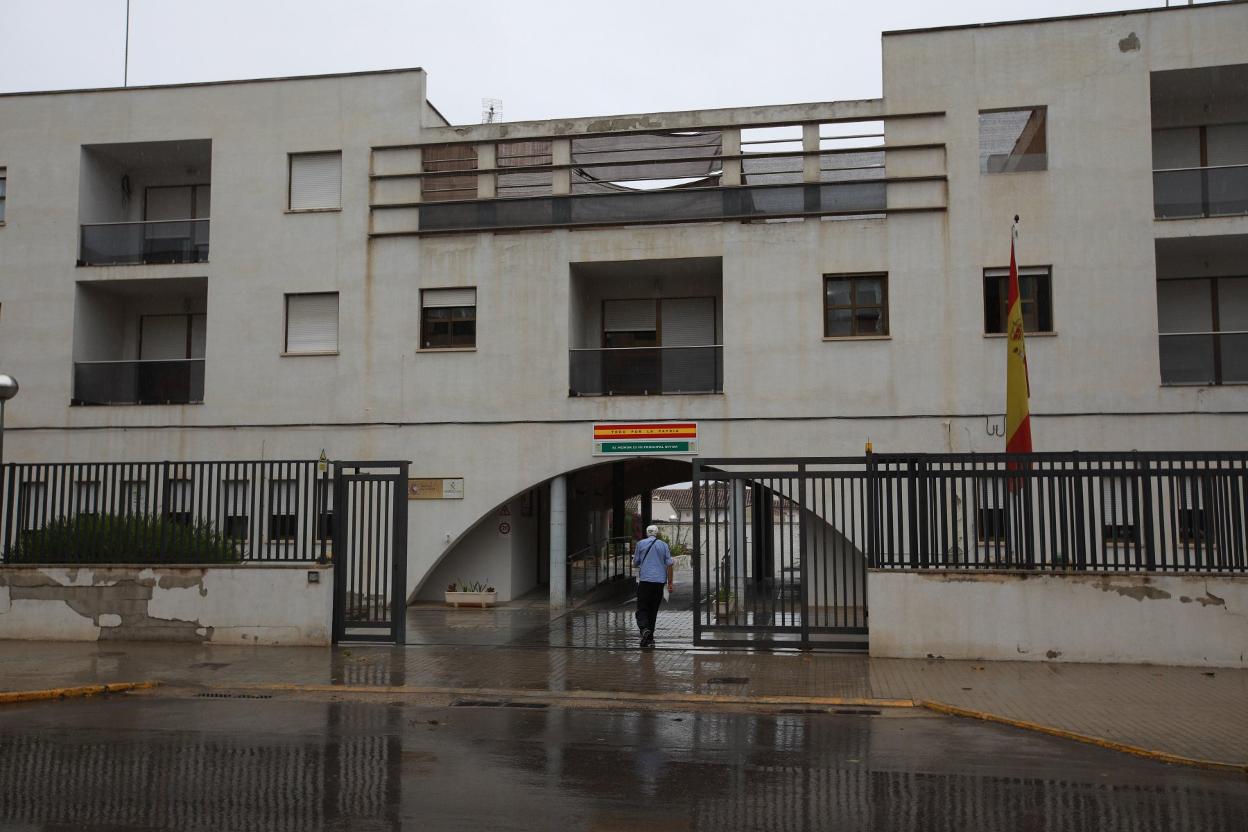 Cuartel de la Guardia Civil de Xàtiva donde están los detenidos. LP