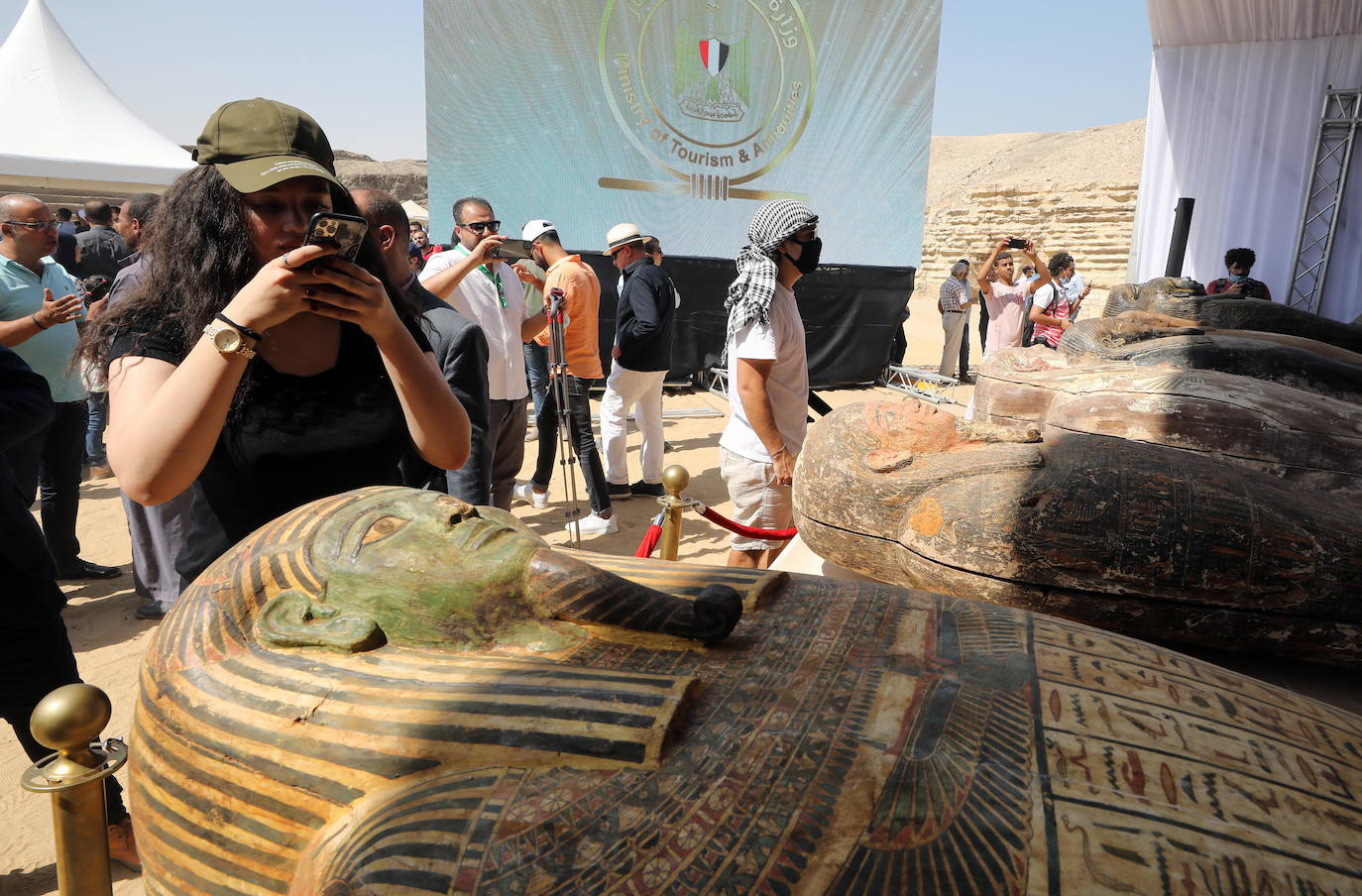 De acuerdo con el ministro de Antigüedades, las momias serán trasladadas al Gran Museo Egipcio (GEM), ubicado a la sombra de las pirámides de Guiza y que será inaugurado en 2021, mientras que las otras estatuas serán repartidas por otras exposiciones. 