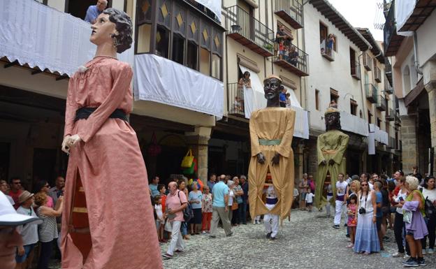 SEXENNI DE MORELLA. Cada seis años, durante la segunda quincena de agosto, Morella acoge esta fiesta que se remonta al siglo XVII.