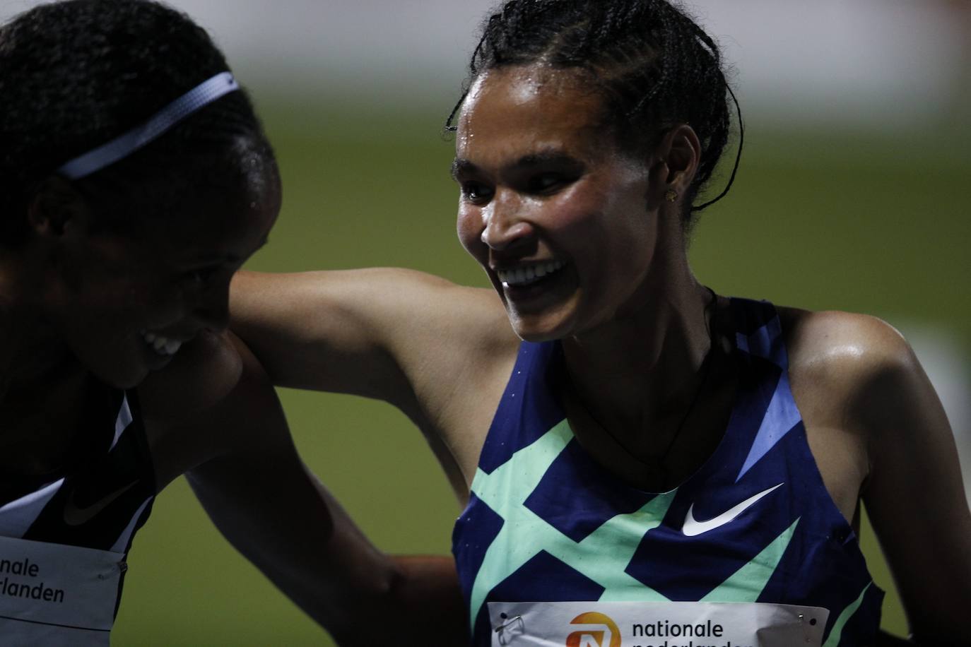 El ugandés rompe la plusmarca de Bekele en el 10.000 con un tiempo de 26:11:00 | La joven atleta etíope establece 14:06:65 en el Estadio del Turia