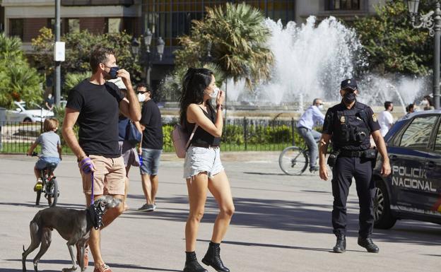 La Policía multa a 500 valencianos con 100 euros por no llevar mascarilla