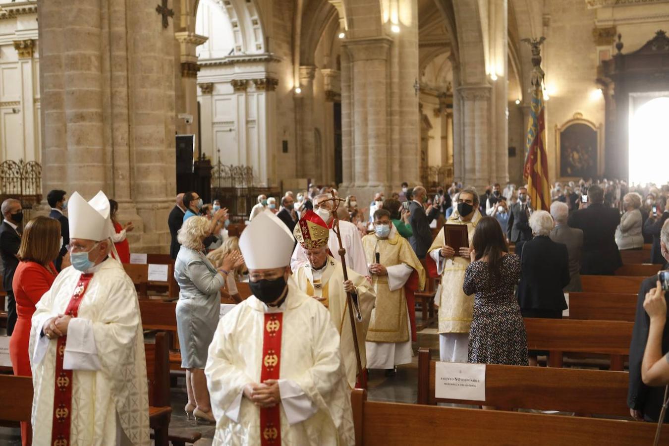 La celebración del 'Te Deum' apartada del programa oficial de actos del Ayuntamiento llena la Catedral de Valencia cumpliendo con las medidas sanitarias