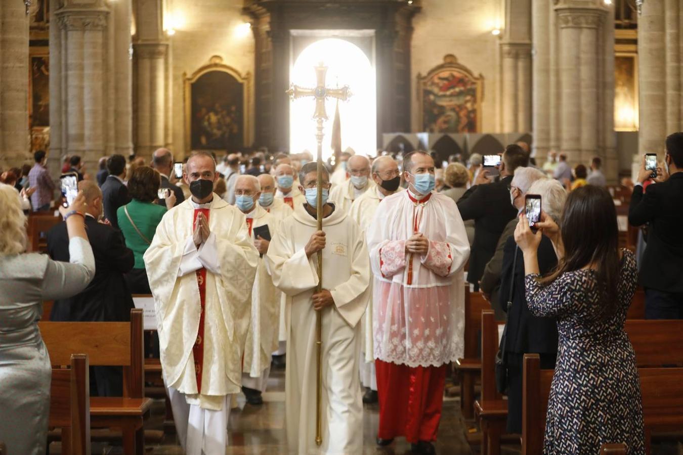 La celebración del 'Te Deum' apartada del programa oficial de actos del Ayuntamiento llena la Catedral de Valencia cumpliendo con las medidas sanitarias