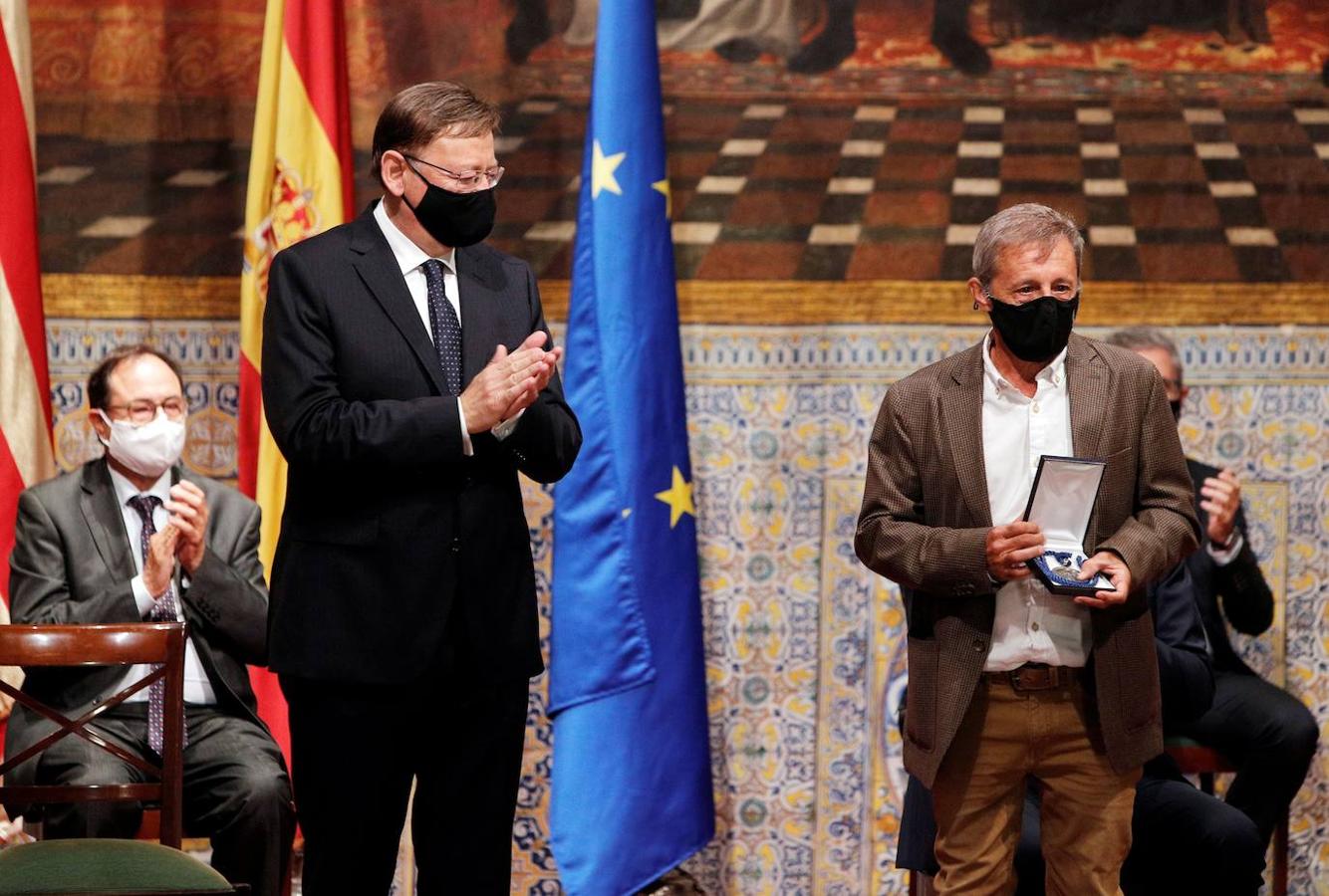 En un año marcado por la pandemia, la celebración del día grande de la Comunitat no podía tener otros protagonistas que los colectivos que han ayudado a luchar contra el coronavirus. El Palau de la Generalitat acoge el acto institucional de entrega de las Distinciones de la Generalitat con motivo del 9 d'Octubre