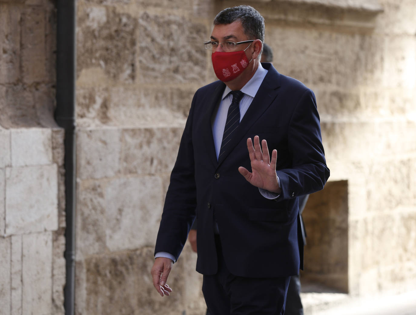 En un año marcado por la pandemia, la celebración del día grande de la Comunitat no podía tener otros protagonistas que los colectivos que han ayudado a luchar contra el coronavirus. El Palau de la Generalitat acoge el acto institucional de entrega de las Distinciones de la Generalitat con motivo del 9 d'Octubre