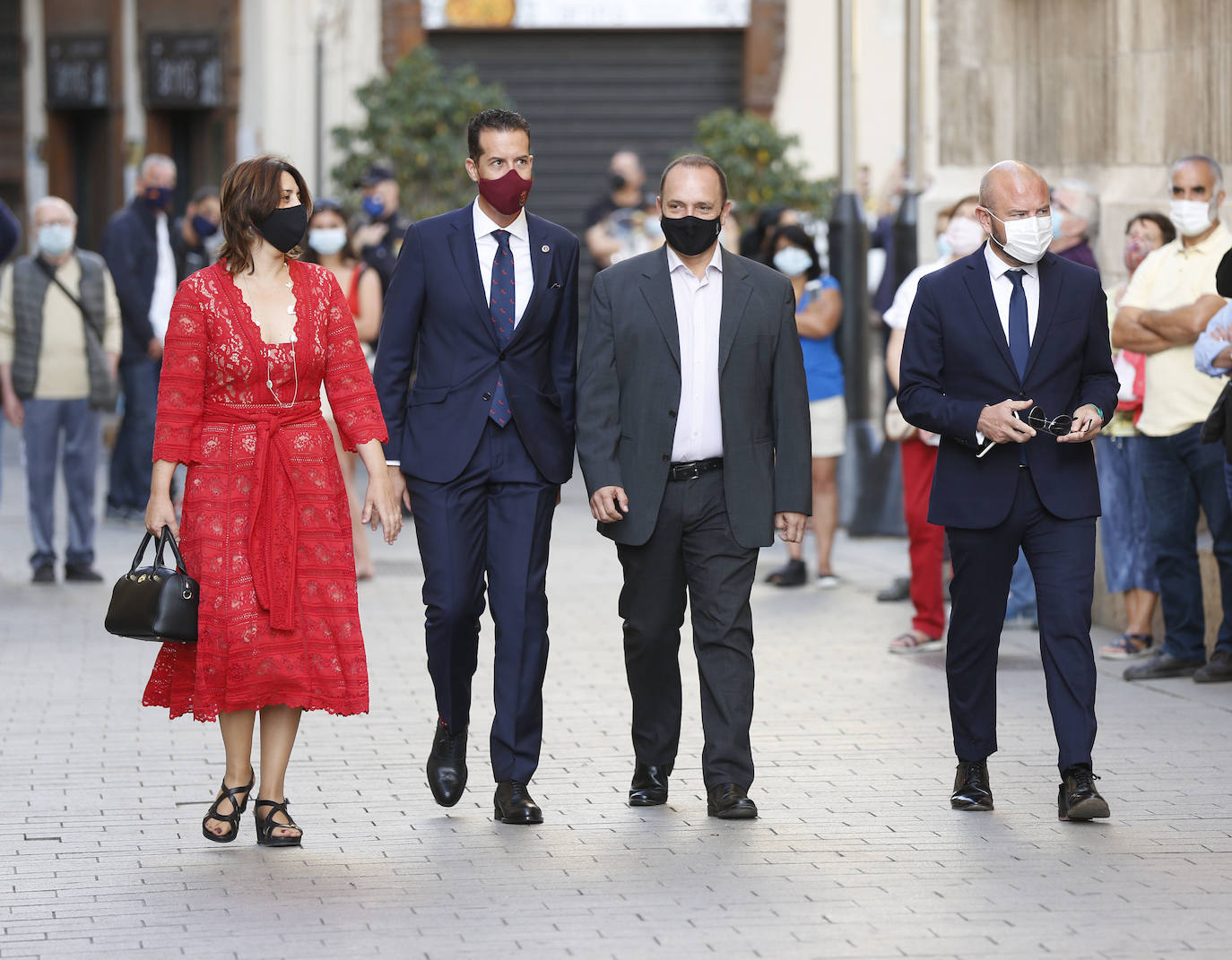 En un año marcado por la pandemia, la celebración del día grande de la Comunitat no podía tener otros protagonistas que los colectivos que han ayudado a luchar contra el coronavirus. El Palau de la Generalitat acoge el acto institucional de entrega de las Distinciones de la Generalitat con motivo del 9 d'Octubre