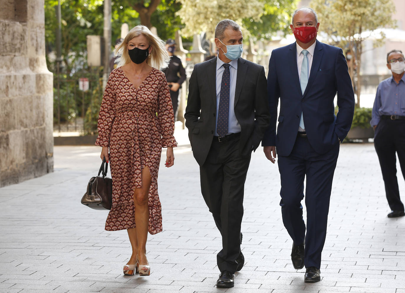 En un año marcado por la pandemia, la celebración del día grande de la Comunitat no podía tener otros protagonistas que los colectivos que han ayudado a luchar contra el coronavirus. El Palau de la Generalitat acoge el acto institucional de entrega de las Distinciones de la Generalitat con motivo del 9 d'Octubre