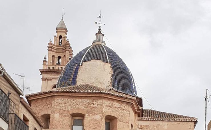 Cae parte del tejado de la cúpula de la iglesia de Massamagrell