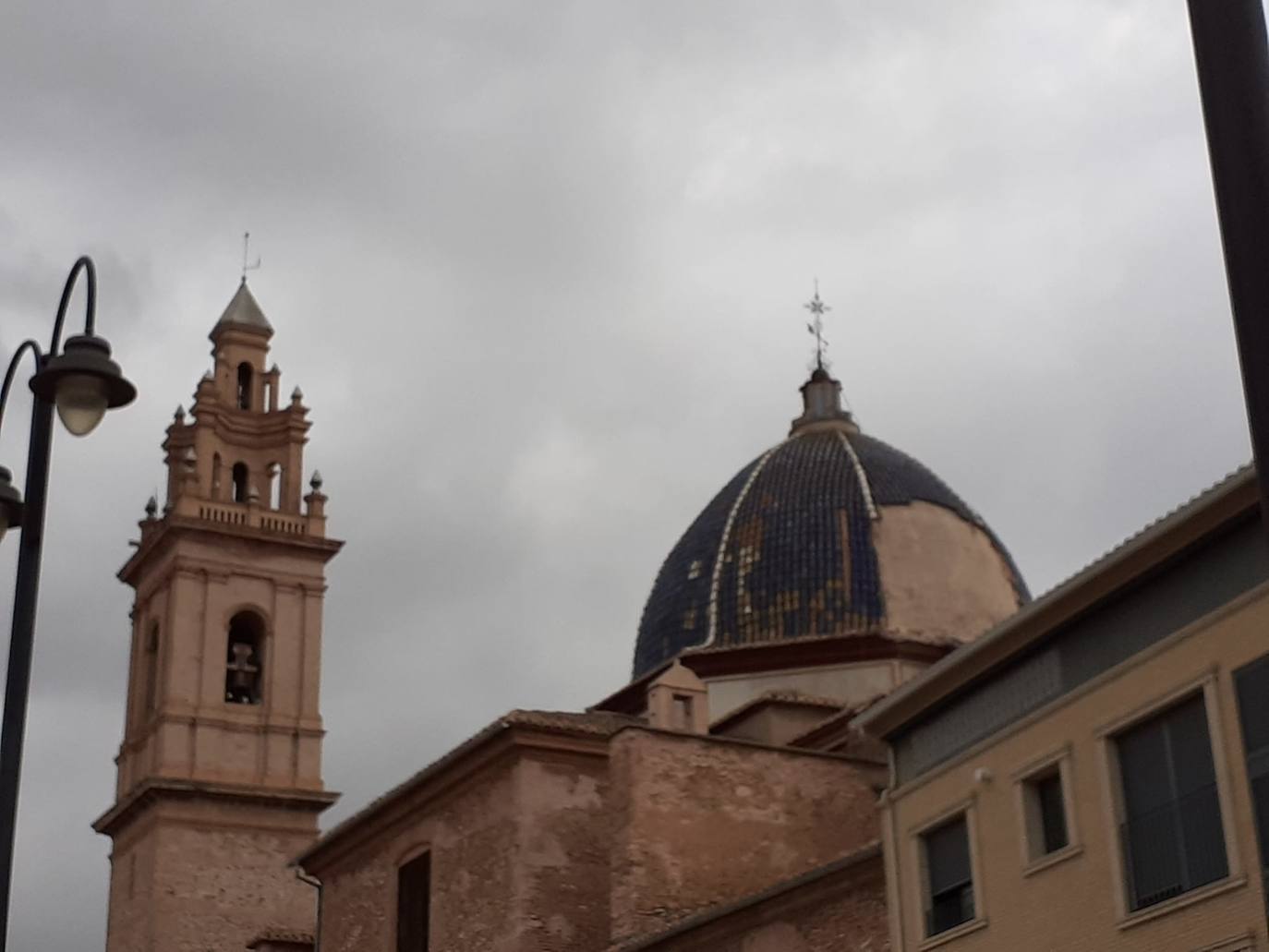 Fotos: Cae parte del tejado de la cúpula de la iglesia de Massamagrell