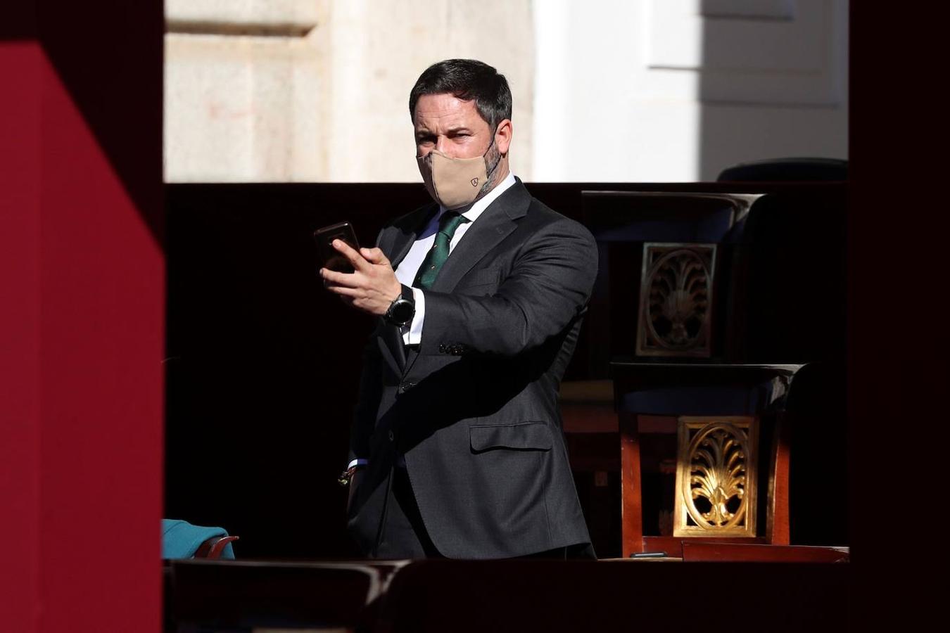 El acto del Día de la Fiesta Nacional, presidido por los reyes, se celebra en la plaza de la Armería del Palacio Real de Madrid. Felipe VI, la reina Letizia, la princesa Leonor y la infanta Sofía han sido recibidos por el presidente del Gobierno, Pedro Sánchez. En la plaza se encontraban todos los integrantes del Ejecutivo, salvo la titular de Exteriores, Arancha González Laya, incluido el vicepresidente segundo, Pablo Iglesias (que nunca había acudido a esta celebración) y el resto de ministros de Podemos. No ha faltado el presidente de la Comunitat, Ximo Puig, ni la de la Comunidad de Madrid, Isabel Díaz Ayuso