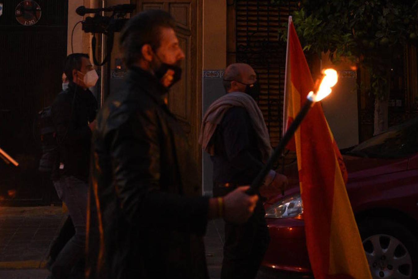 Un fuerte dispositivo policial rodeó ayer el barrio de Benimaclet para evitar el encuentro de dos manifestaciones de ideología contraria convocadas en esta zona de la ciudad con motivo de la festividad del 12 de octubre.