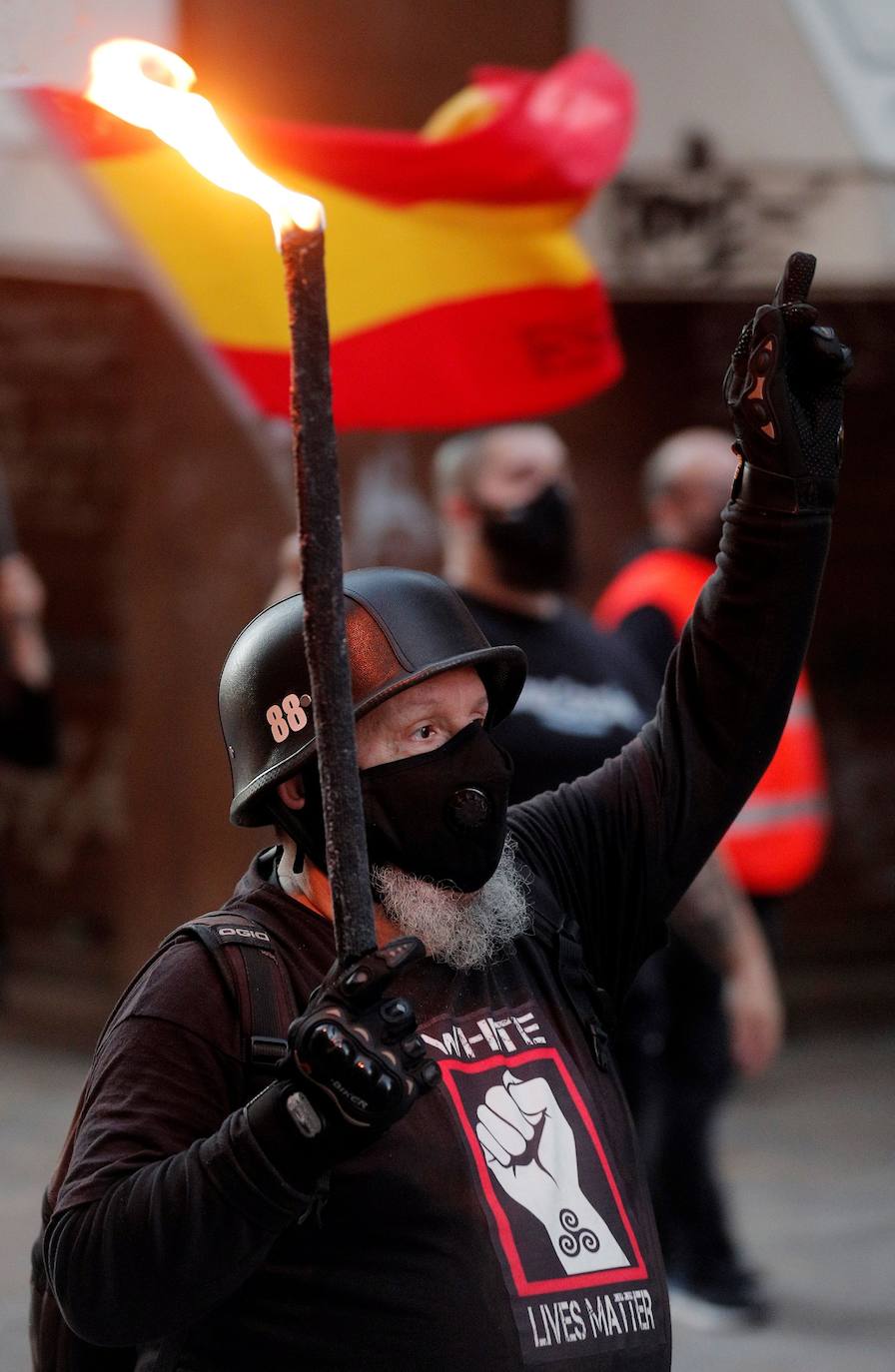 Un fuerte dispositivo policial rodeó ayer el barrio de Benimaclet para evitar el encuentro de dos manifestaciones de ideología contraria convocadas en esta zona de la ciudad con motivo de la festividad del 12 de octubre.