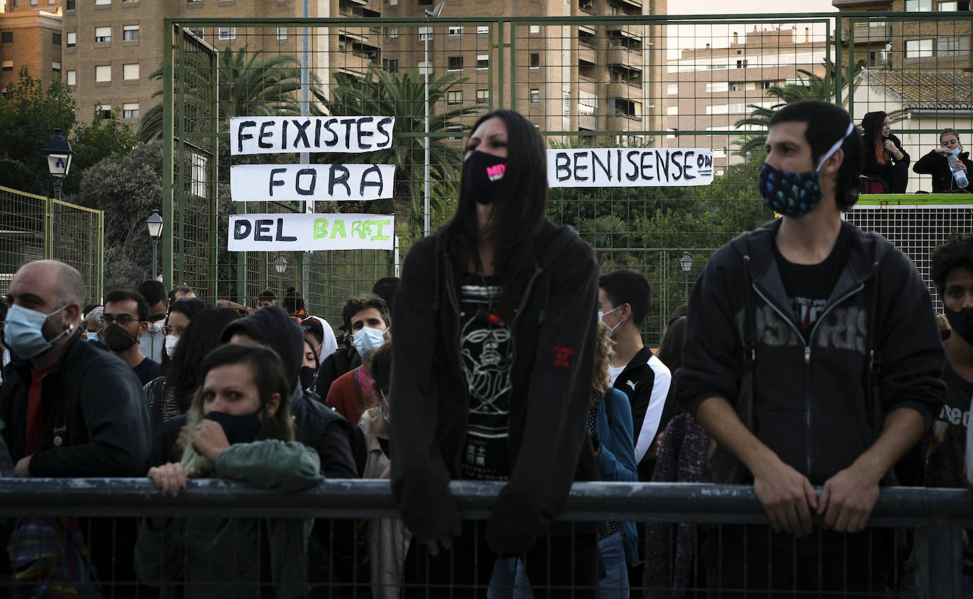 Un fuerte dispositivo policial rodeó ayer el barrio de Benimaclet para evitar el encuentro de dos manifestaciones de ideología contraria convocadas en esta zona de la ciudad con motivo de la festividad del 12 de octubre.