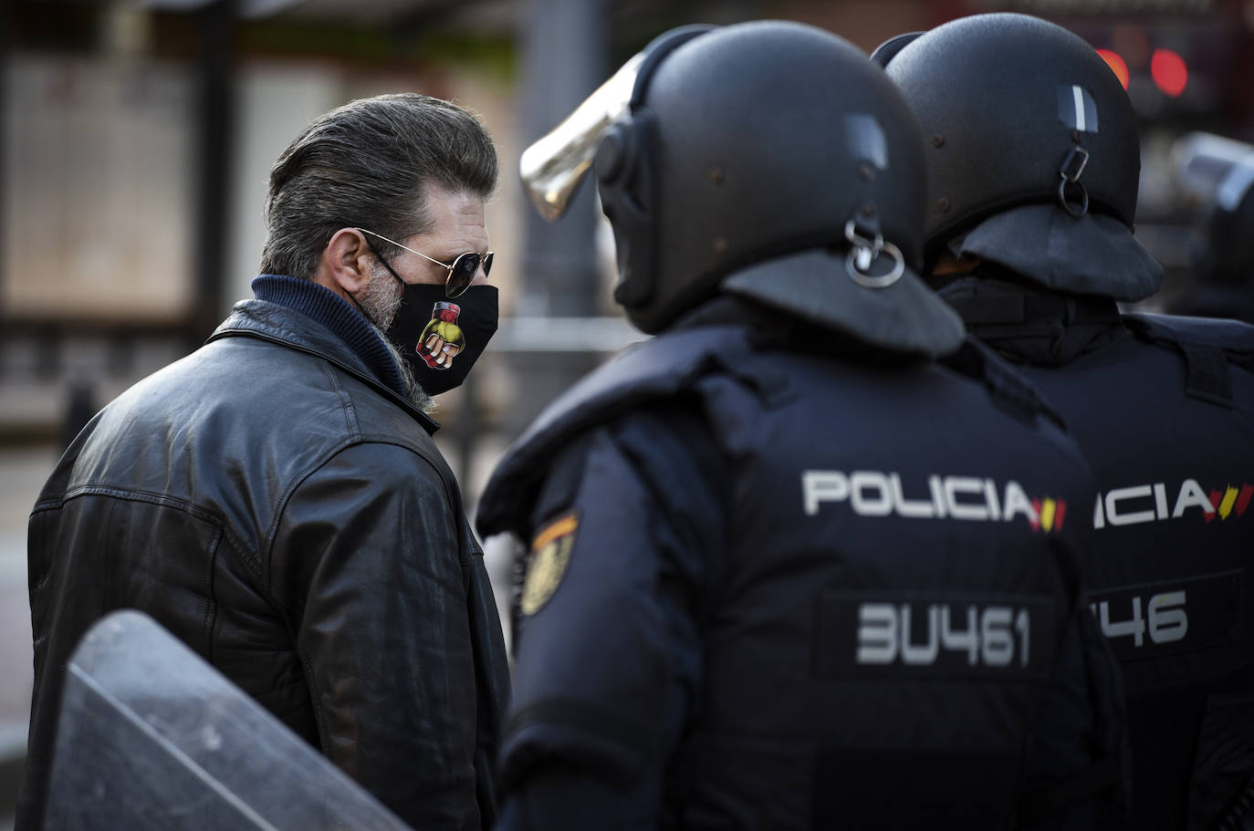 Un fuerte dispositivo policial rodeó ayer el barrio de Benimaclet para evitar el encuentro de dos manifestaciones de ideología contraria convocadas en esta zona de la ciudad con motivo de la festividad del 12 de octubre.