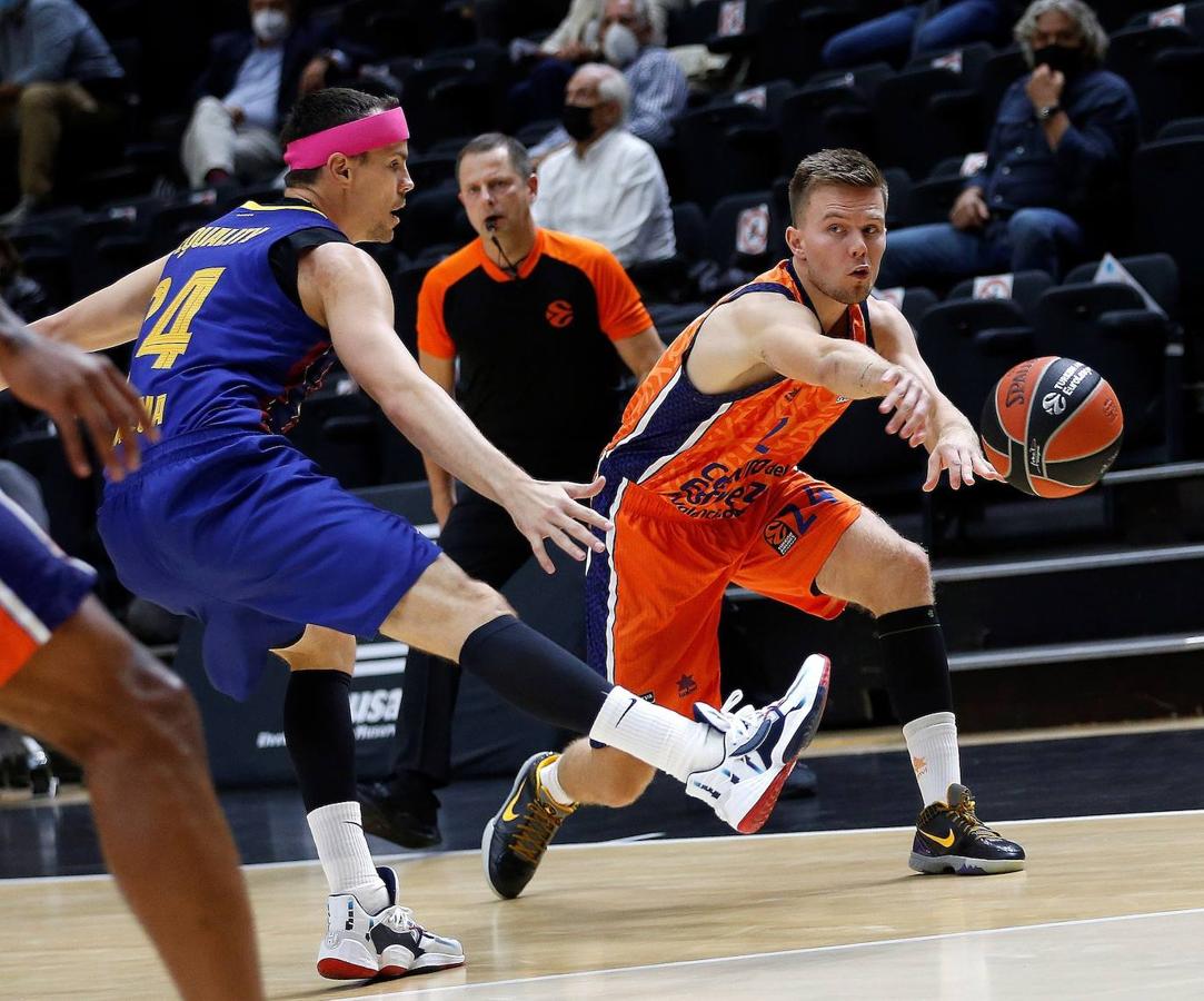 El Valencia Basket se ha enfrentado con el Barcelona en la Fonteta en el tercer partido del conjunto taronja en la Euroliga