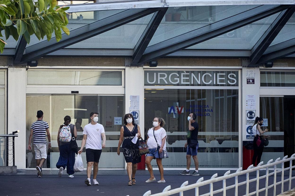 Entrada de Urgencias del hospital Doctor Peset. iván arlandis