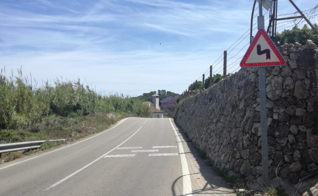 Carretera entre La Font y Oliva, conocida como Camí d'Oliva. 