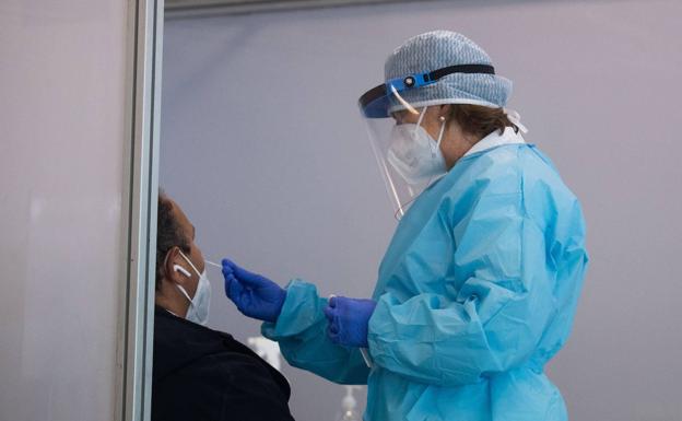 Puig ya estudia endurecer las restricciones en municipios con tasas altas para frenar el virus