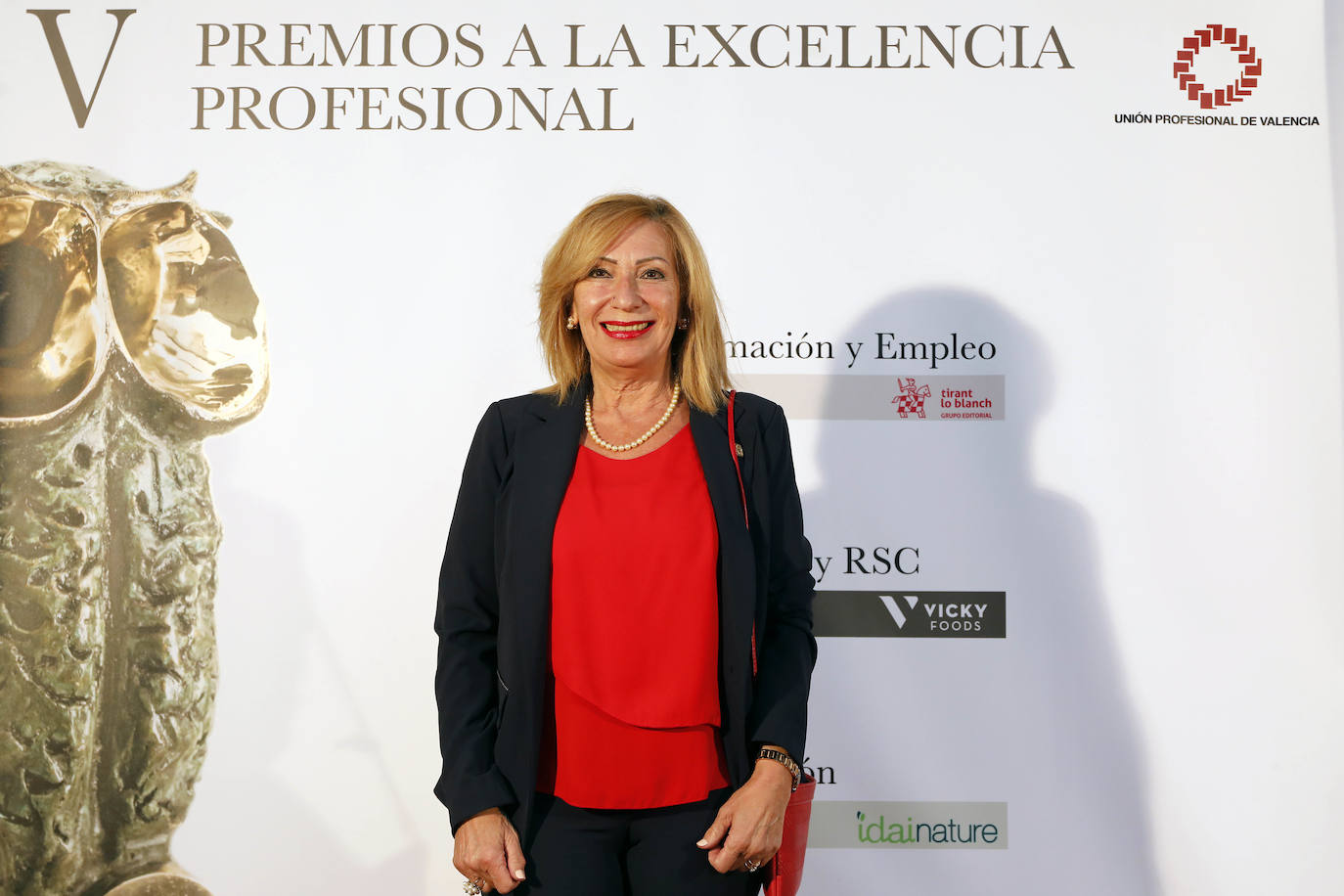 Este reconocimiento contribuye a esa defensa del buen hacer, de la ética profesional, que se persigue desde nuestros colegios profesionales", ha afirmado la presidenta. Asimismo, ha dado la enhorabuena a los premiados, quienes sin duda "merecéis este Premio por todo lo que representa y que vosotros reunís: la Excelencia Profesional", ha finalizado Borja.