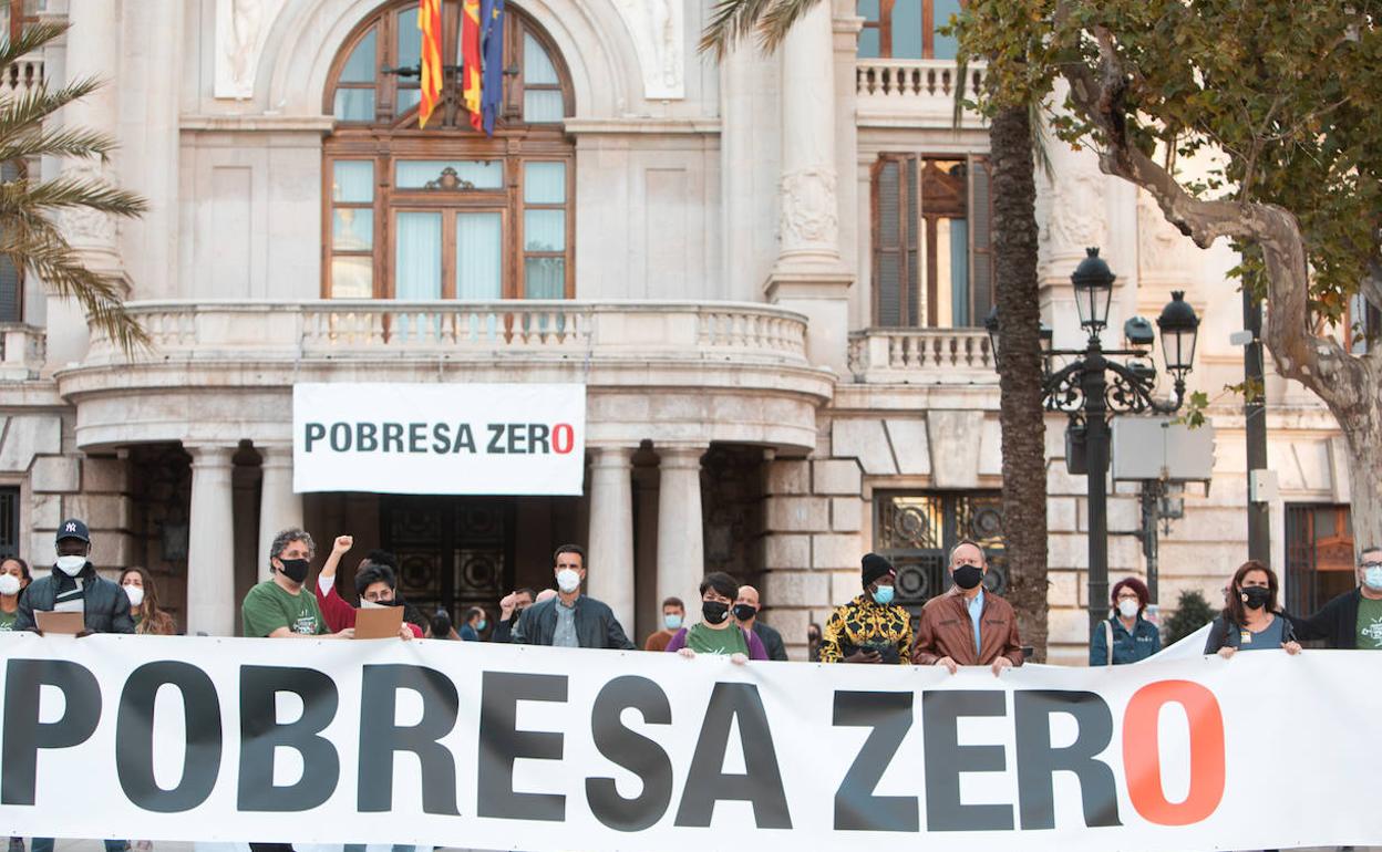 Cadena humana en Valencia para erradicar la pobreza