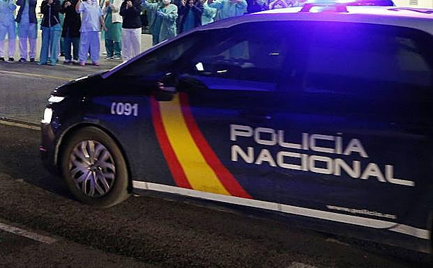 La Policía Nacional salva la vida a una niña de tres años en Valencia