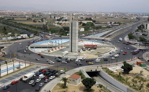 La DGT aclara la forma correcta de circular en un rotonda 