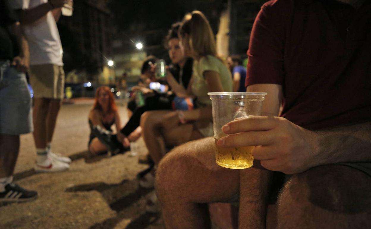 Botellón en la plaza de Honduras. 