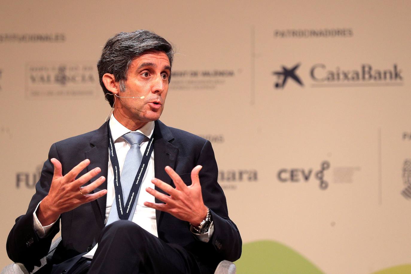 La ciudad se ha convertido por un día en la sede de las grandes empresas españolas, con una serie de conferencias en el Palau de Les Arts Reina Sofía sobre los retos de la economía española. -En la imagen, el presidente de Telefónica, José María Álvarez-Pallete-