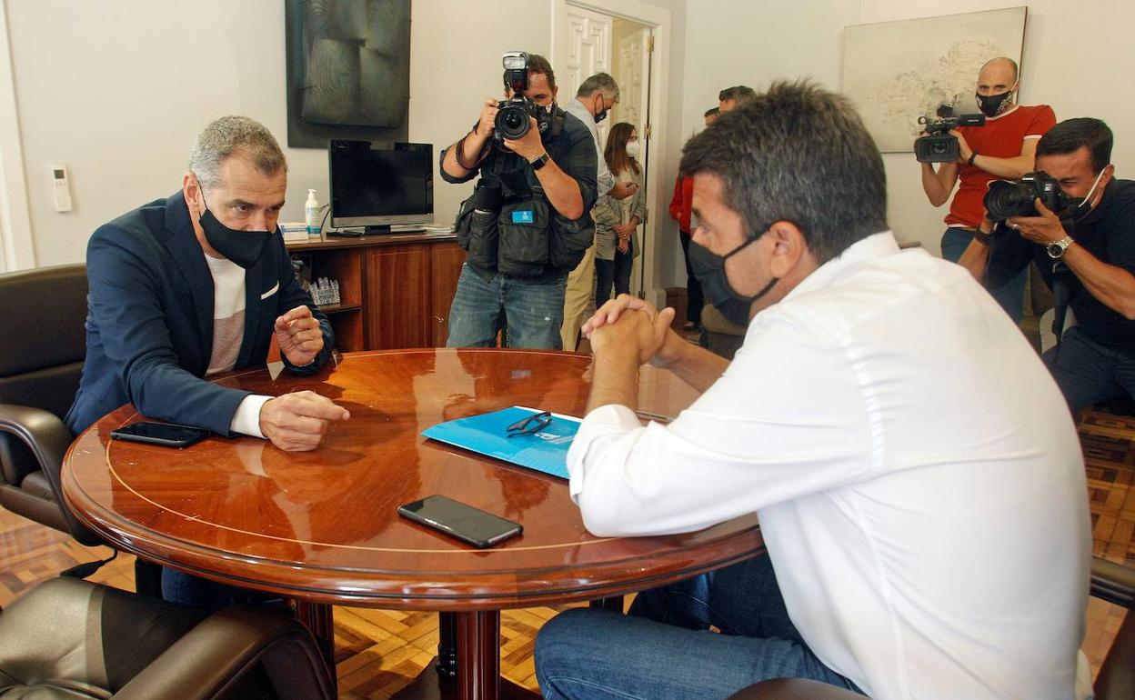 Reunión entre Carlos Mazón y Toni Cantó, este miércoles en el Palacio Provincial de la Diputación de Alicante. 