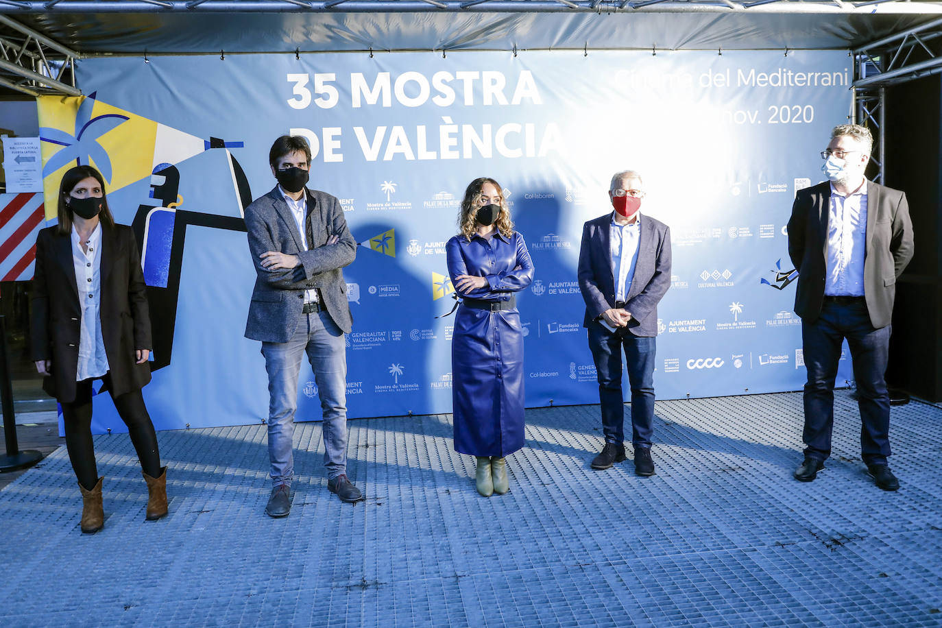 La sobriedad marca el inicio del festival, que se celebra hasta el 1 de noviembre. La ceremonia de inauguración se limita a desgranar el programa con el toque gamberro del estreno del documental del valenciano Javier Polo