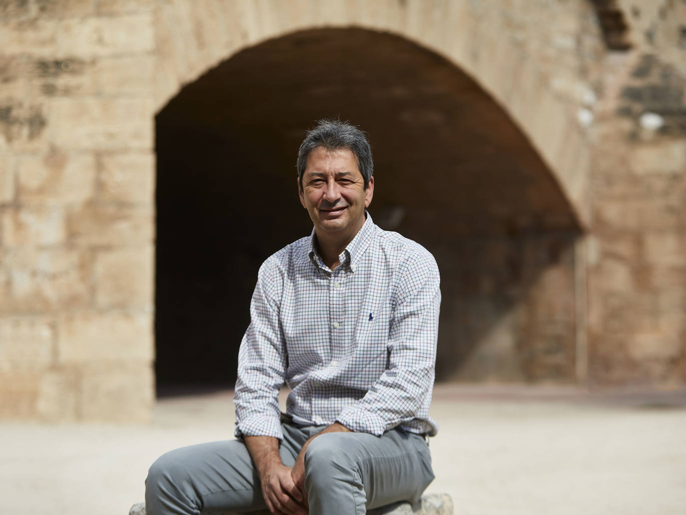 Pese a que su abuelo paterno fue un reconocido matador de toros, la vocación no fue entendida en la familia. «Hubo incomprensión y sufrimiento, pensaban que era una locura que me iba a llevar a la ruina», dice el torero, que ejerce ahora de padre de una niña de cinco años a la que le inculca «amor por esta cultura».