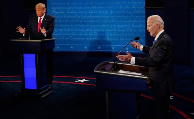 Donald Trump y Joe Biden durante el debate presidencial celebrado la noche del jueves en la Universidad de Belmont, en Tennessee.