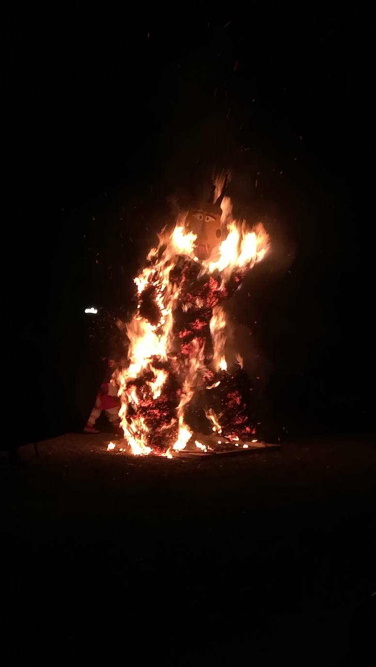 Protagonizan una leyenda de terror muy presente en la República Checa, tanto que el 30 de abril celebran una fiesta de 'quema de brujas'. Durante esta noche se dice que las brujas andan por la cima de las montañas, por lo que los checos prenden hogueras por todo el país en las que se queman muñecas de trapo para demostrar que no les tienen miedo. 