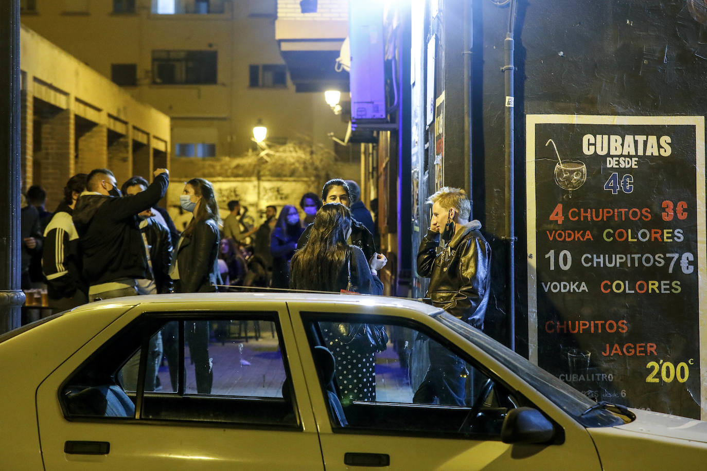 Fotos: Botellón en Valencia días antes de decretarse el toque de queda