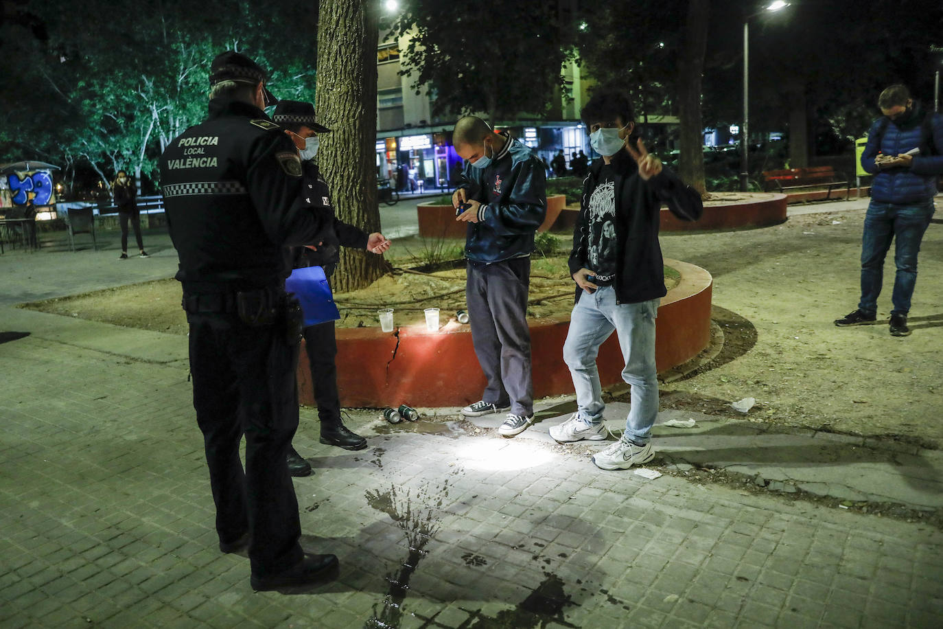 Fotos: Botellón en Valencia días antes de decretarse el toque de queda