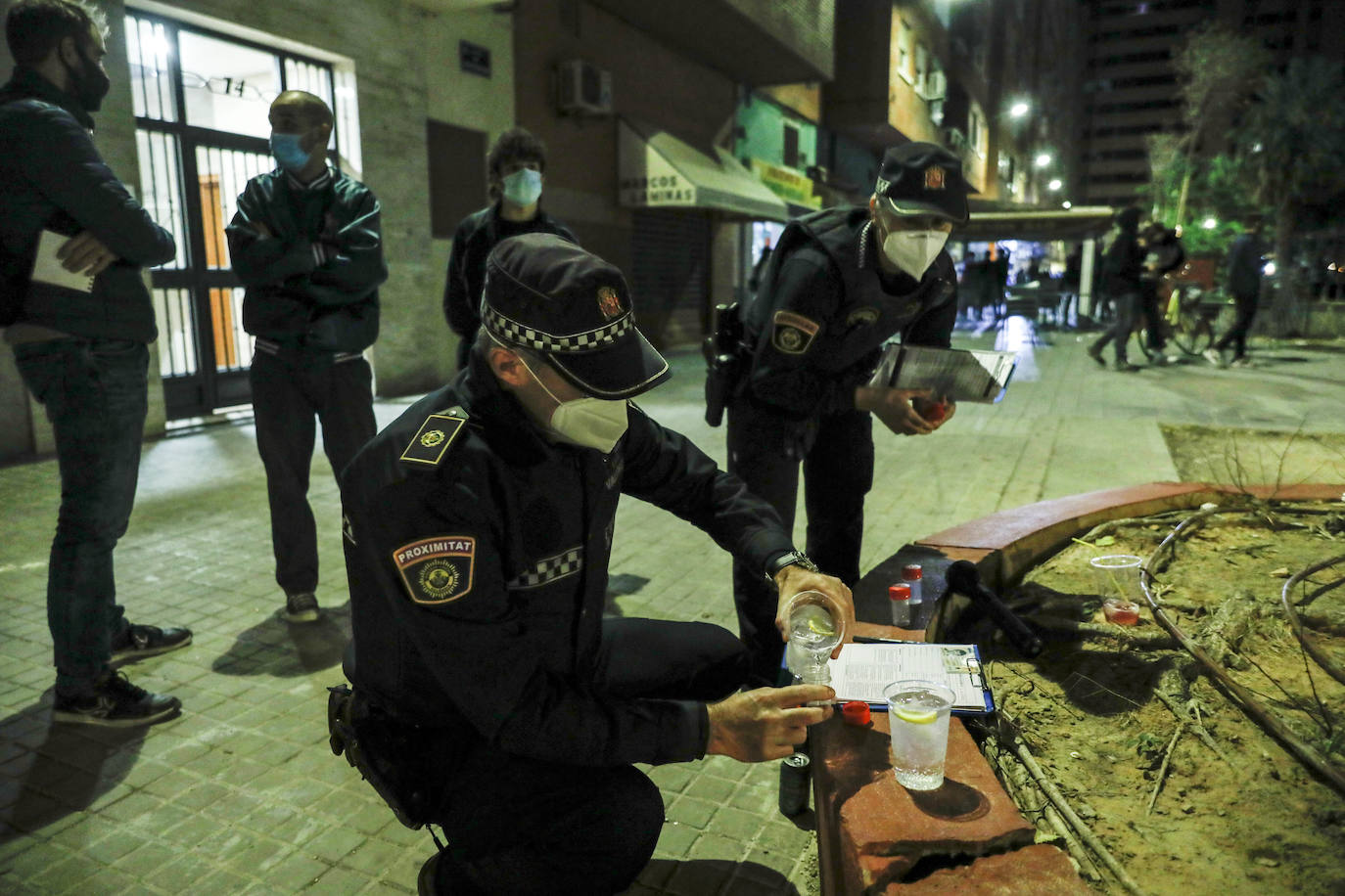 Fotos: Botellón en Valencia días antes de decretarse el toque de queda