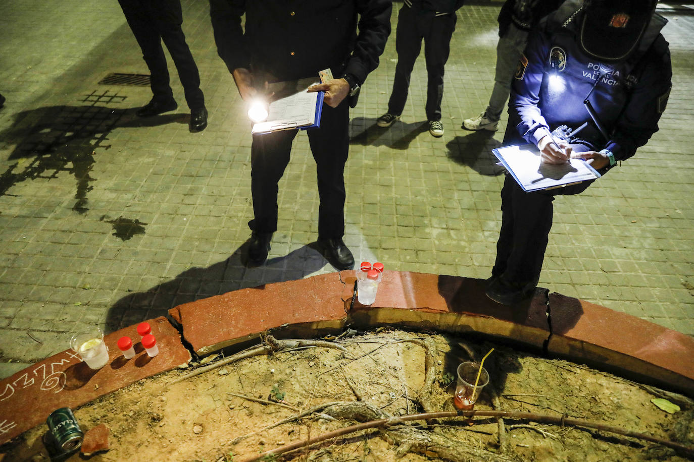 Fotos: Botellón en Valencia días antes de decretarse el toque de queda