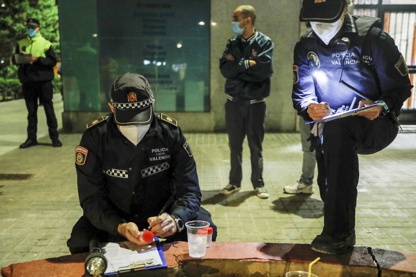 Fotos: Botellón en Valencia días antes de decretarse el toque de queda