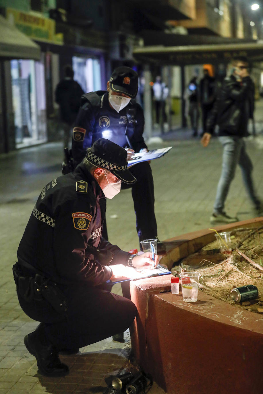 Fotos: Botellón en Valencia días antes de decretarse el toque de queda